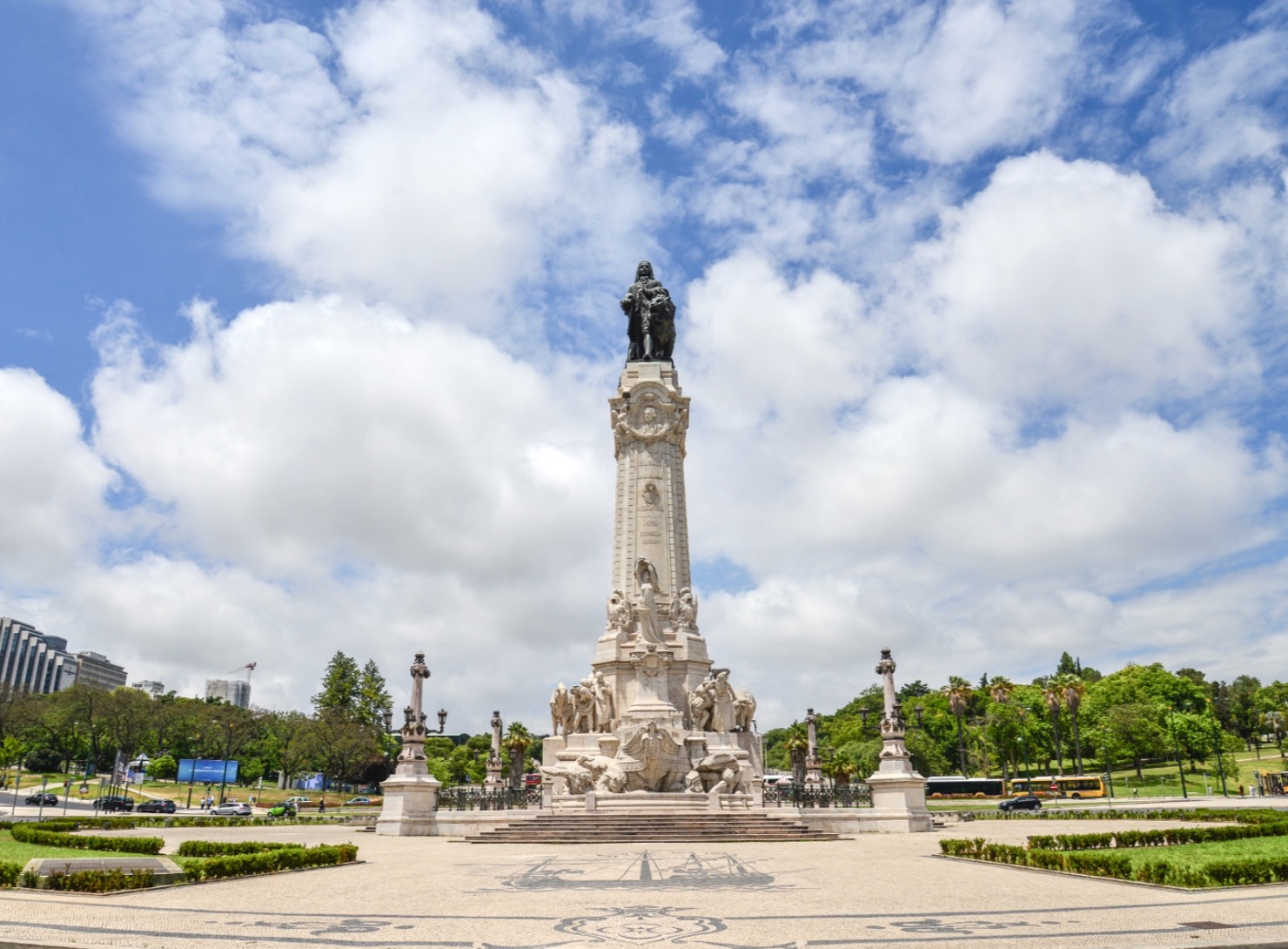 Lisbon-Évora: History, “From Farm to Table” and Aromatic Herbs in 1 Day